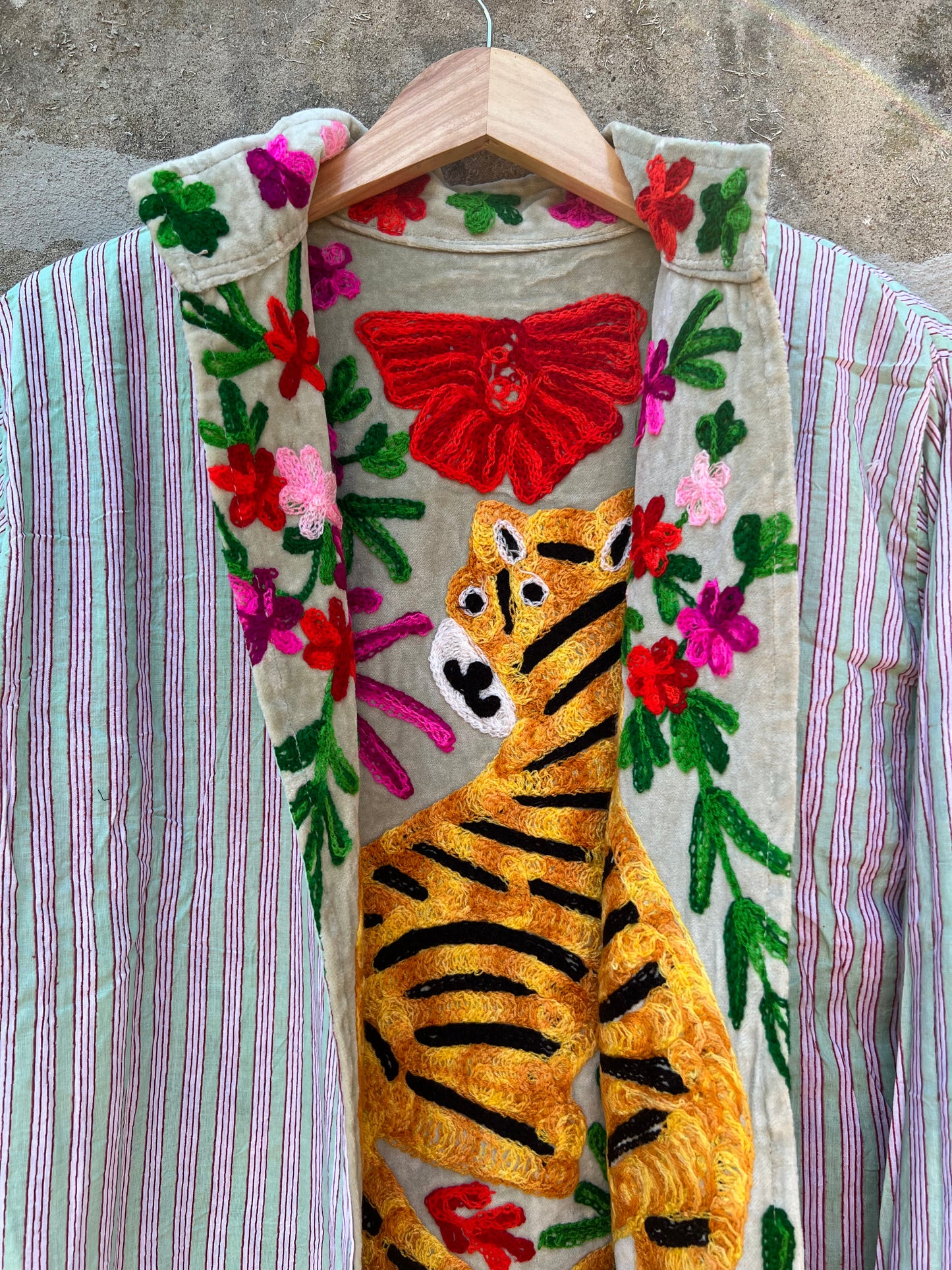 Veste Suzani en velours brodée / Manteau tigre floral avec poche / Taille unique
