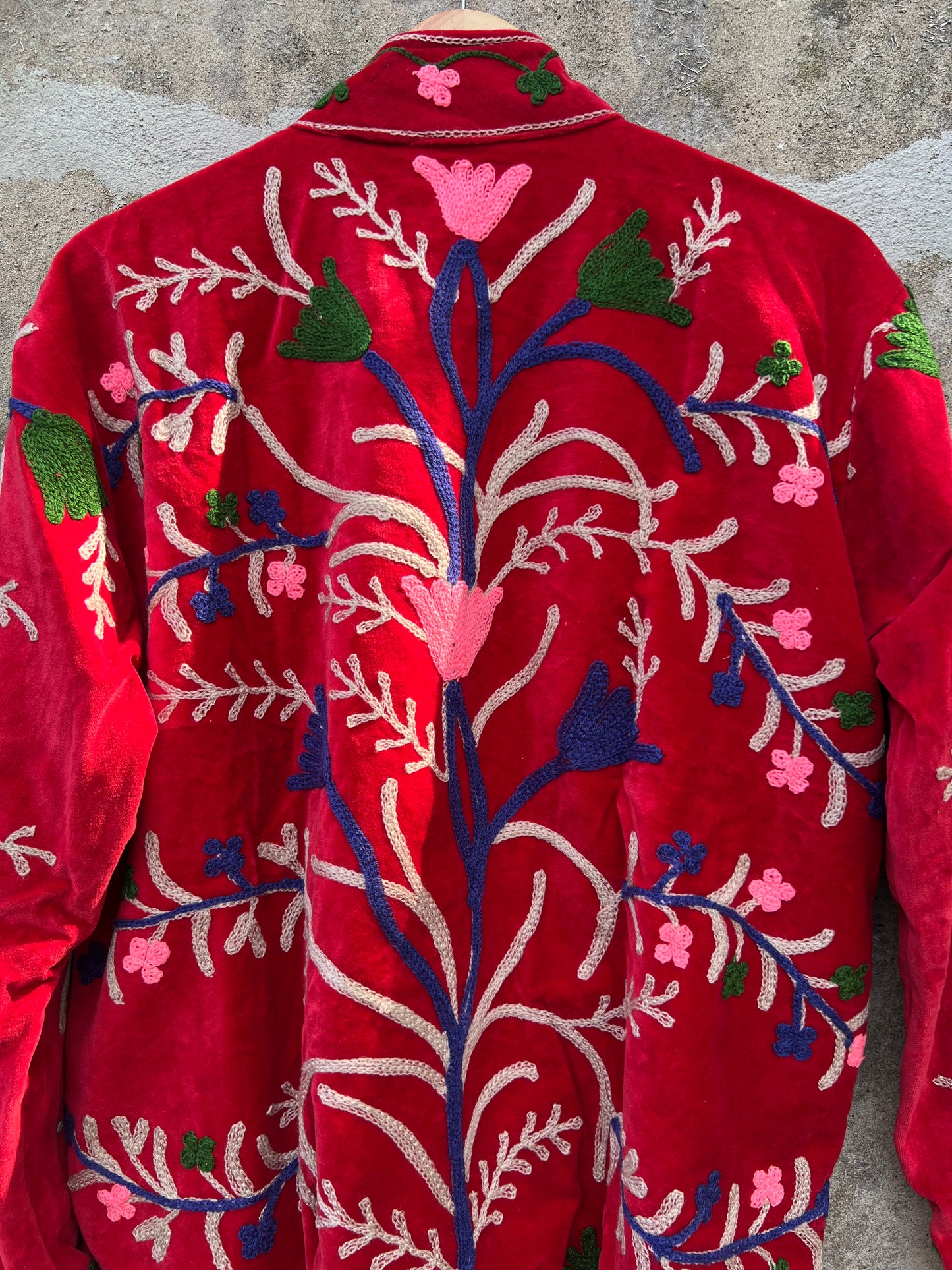 Veste Suzani en velours brodée / Manteau artisanal à fleurs avec poche / Taille unique