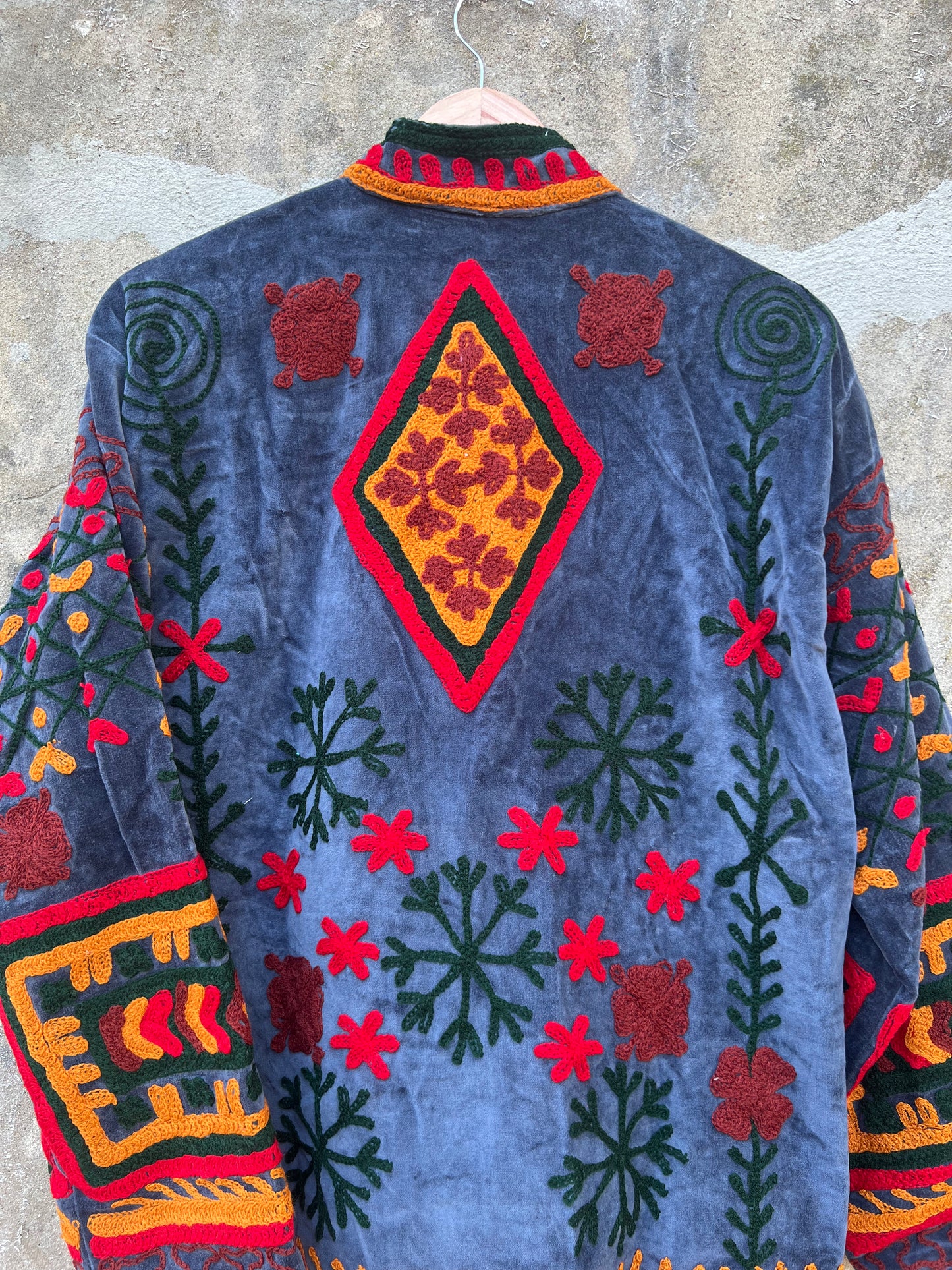 Veste Suzani en velours brodée / Manteau artisanal à fleurs avec poche / Taille unique