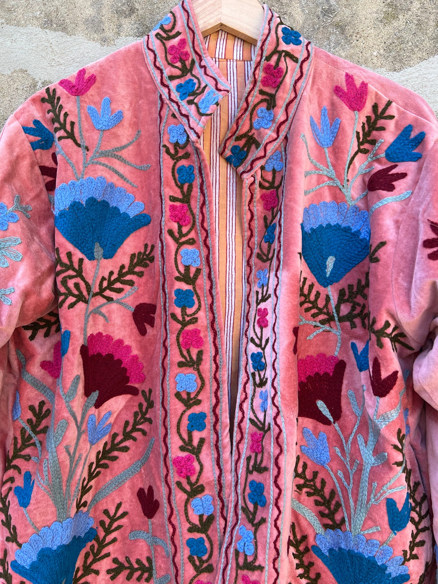 Veste Suzani en velours brodée / Manteau artisanal à fleurs avec poche / Taille unique