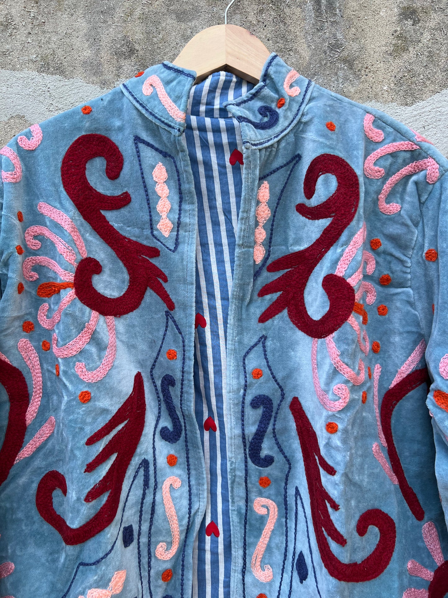 Veste Suzani en velours brodée / Manteau artisanal à fleurs avec poche / Taille unique