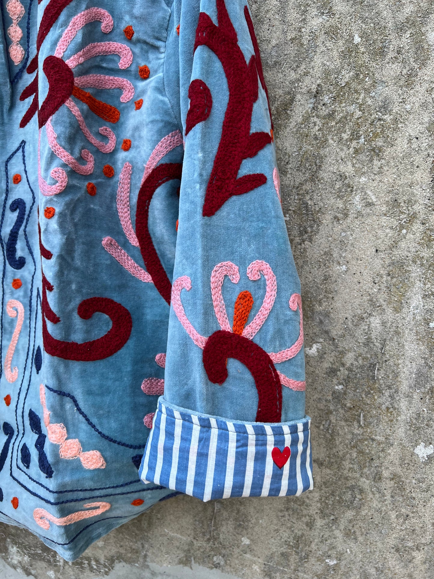 Veste Suzani en velours brodée / Manteau artisanal à fleurs avec poche / Taille unique