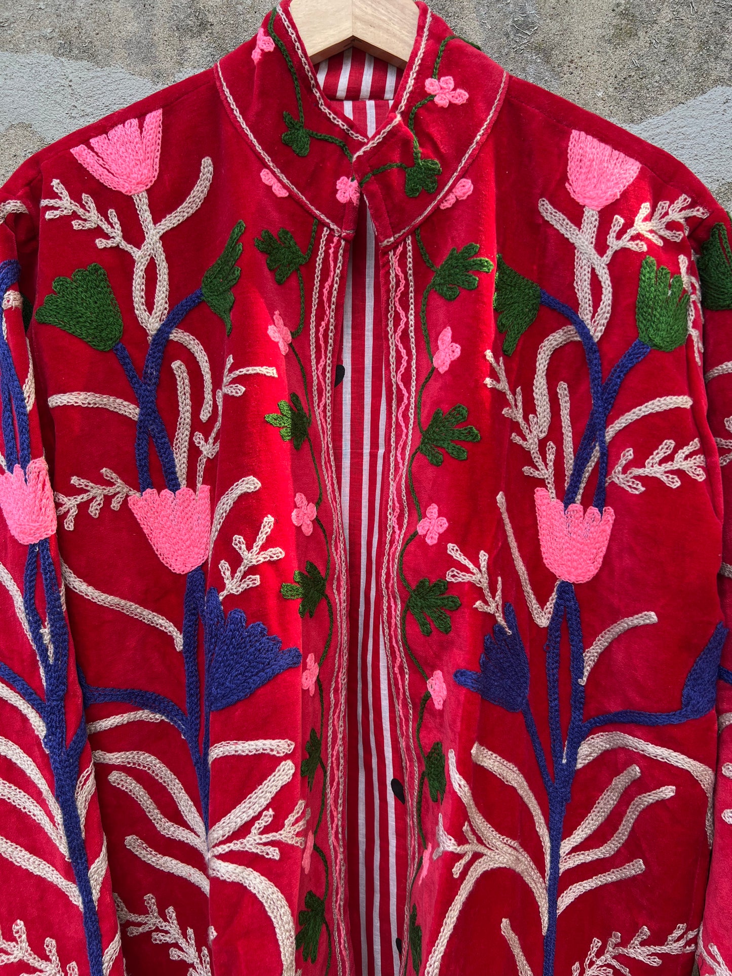 Veste Suzani en velours brodée / Manteau artisanal à fleurs avec poche / Taille unique