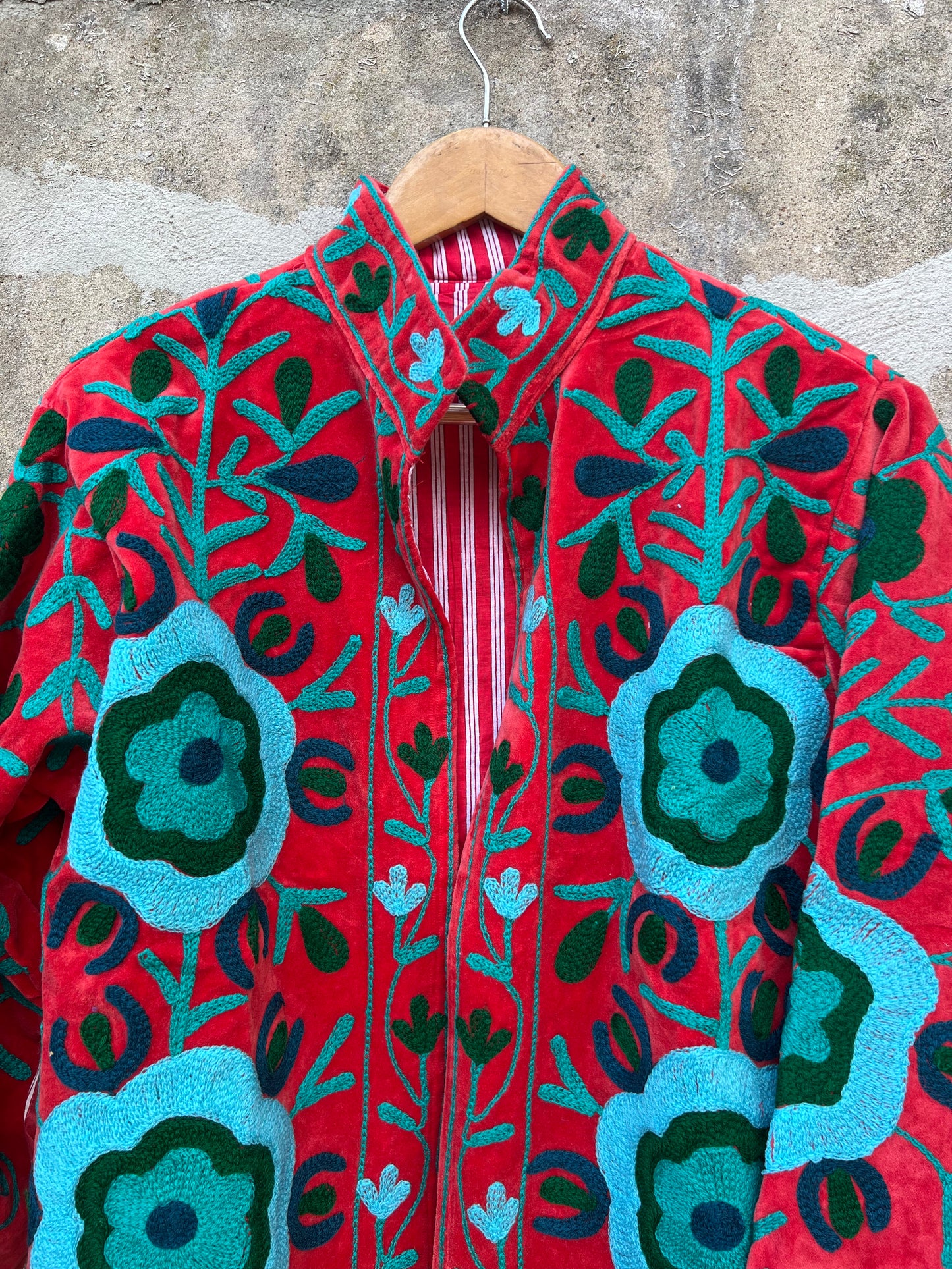 Veste Suzani en velours brodée / Manteau artisanal à fleurs avec poche / Taille unique