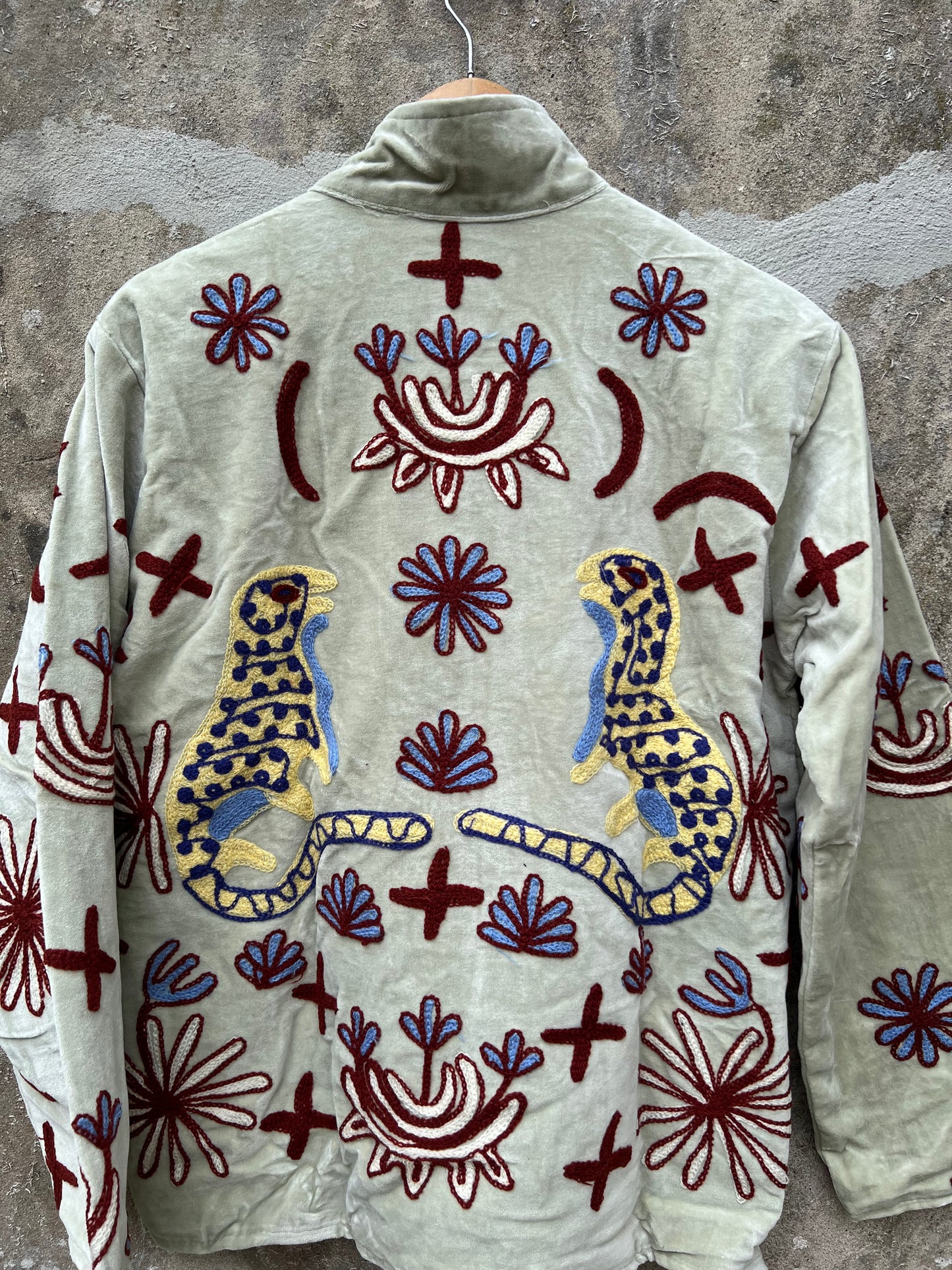 Veste Suzani en velours brodée / Manteau artisanal à fleurs avec poche / Taille unique