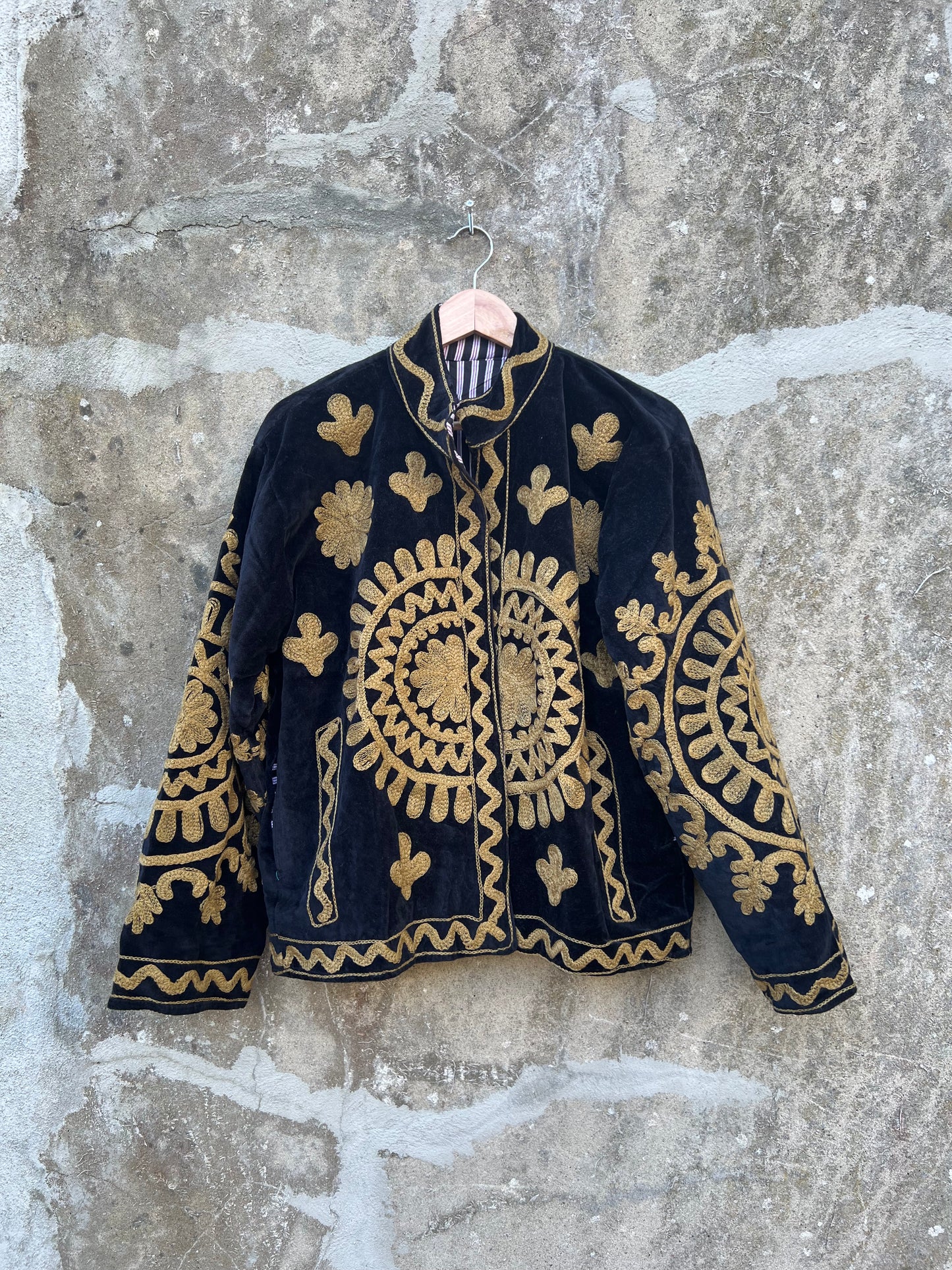 Veste Suzani en velours brodée / Manteau artisanal à fleurs avec poche / Taille unique