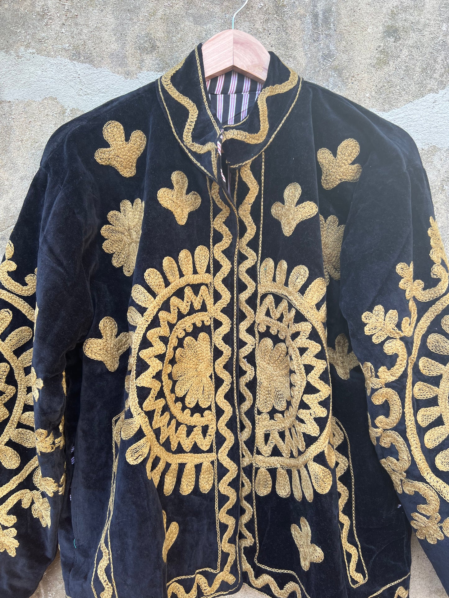 Veste Suzani en velours brodée / Manteau artisanal à fleurs avec poche / Taille unique