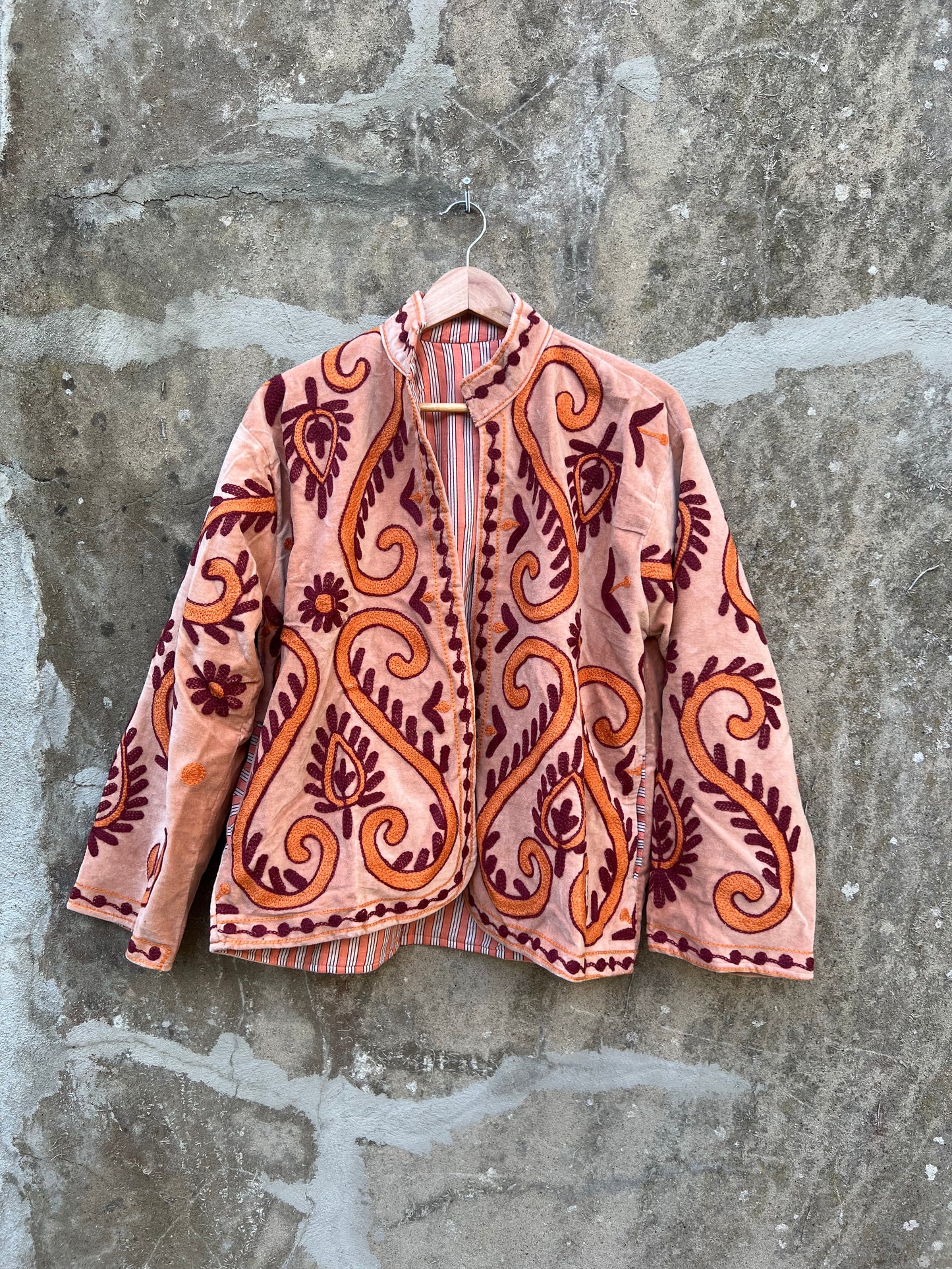 Veste Suzani en velours brodée / Manteau artisanal à fleurs avec poche / Taille unique