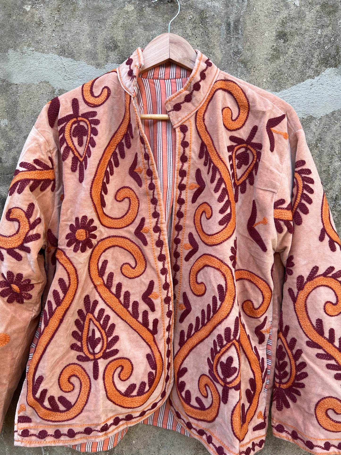 Veste Suzani en velours brodée / Manteau artisanal à fleurs avec poche / Taille unique