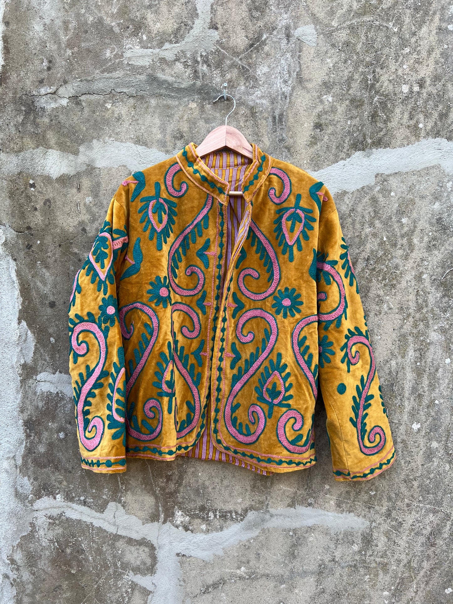 Veste Suzani en velours brodée / Manteau artisanal à fleurs avec poche / Taille unique