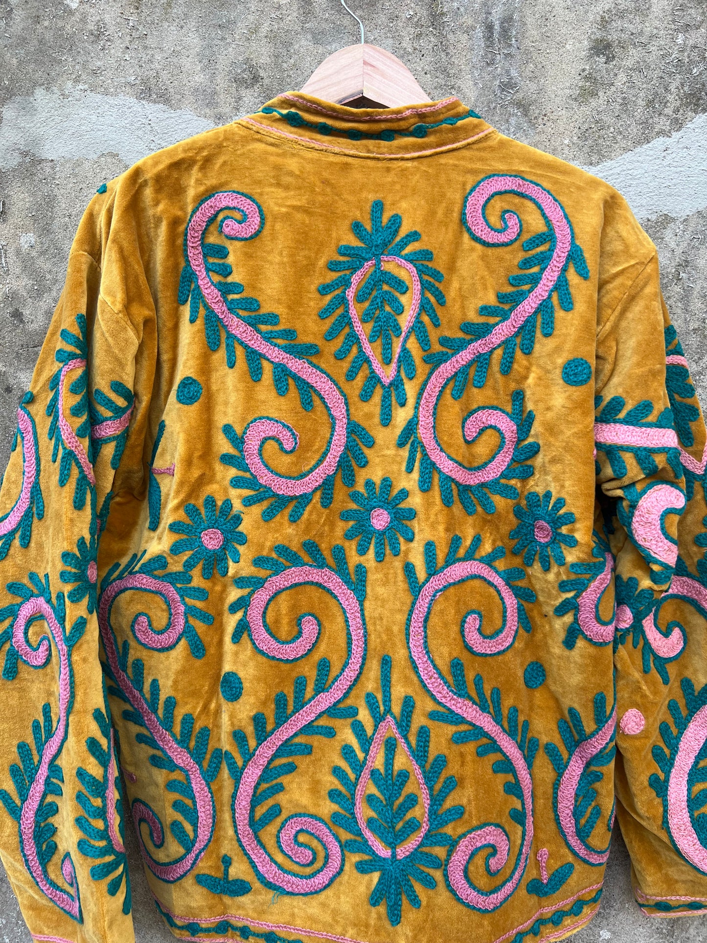 Veste Suzani en velours brodée / Manteau artisanal à fleurs avec poche / Taille unique