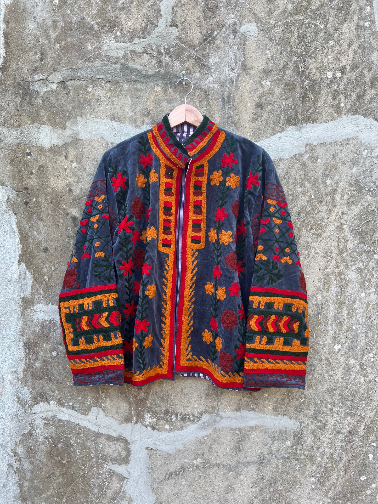 Veste Suzani en velours brodée / Manteau artisanal à fleurs avec poche / Taille unique