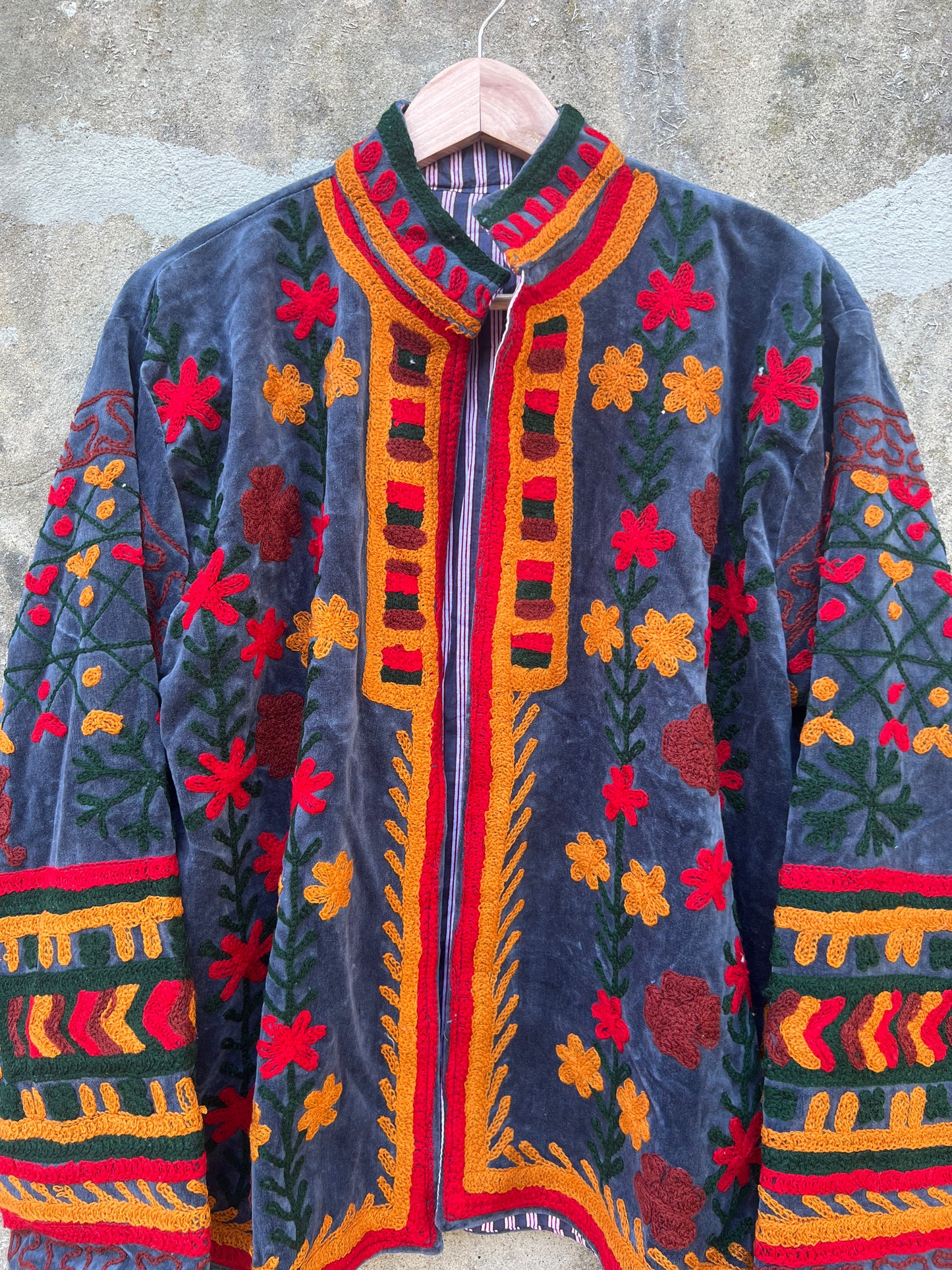 Veste Suzani en velours brodée / Manteau artisanal à fleurs avec poche / Taille unique