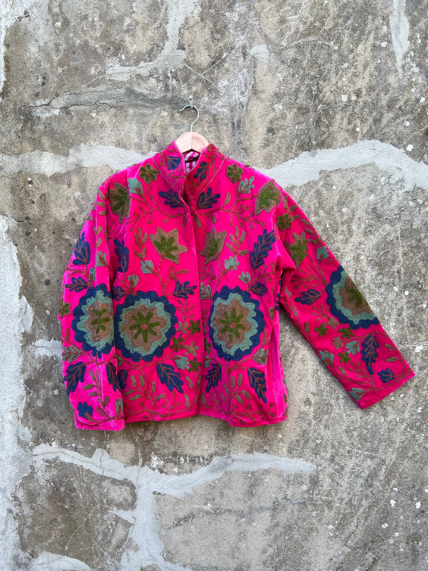 Veste Suzani en velours brodée / Manteau artisanal à fleurs avec poche / Taille unique