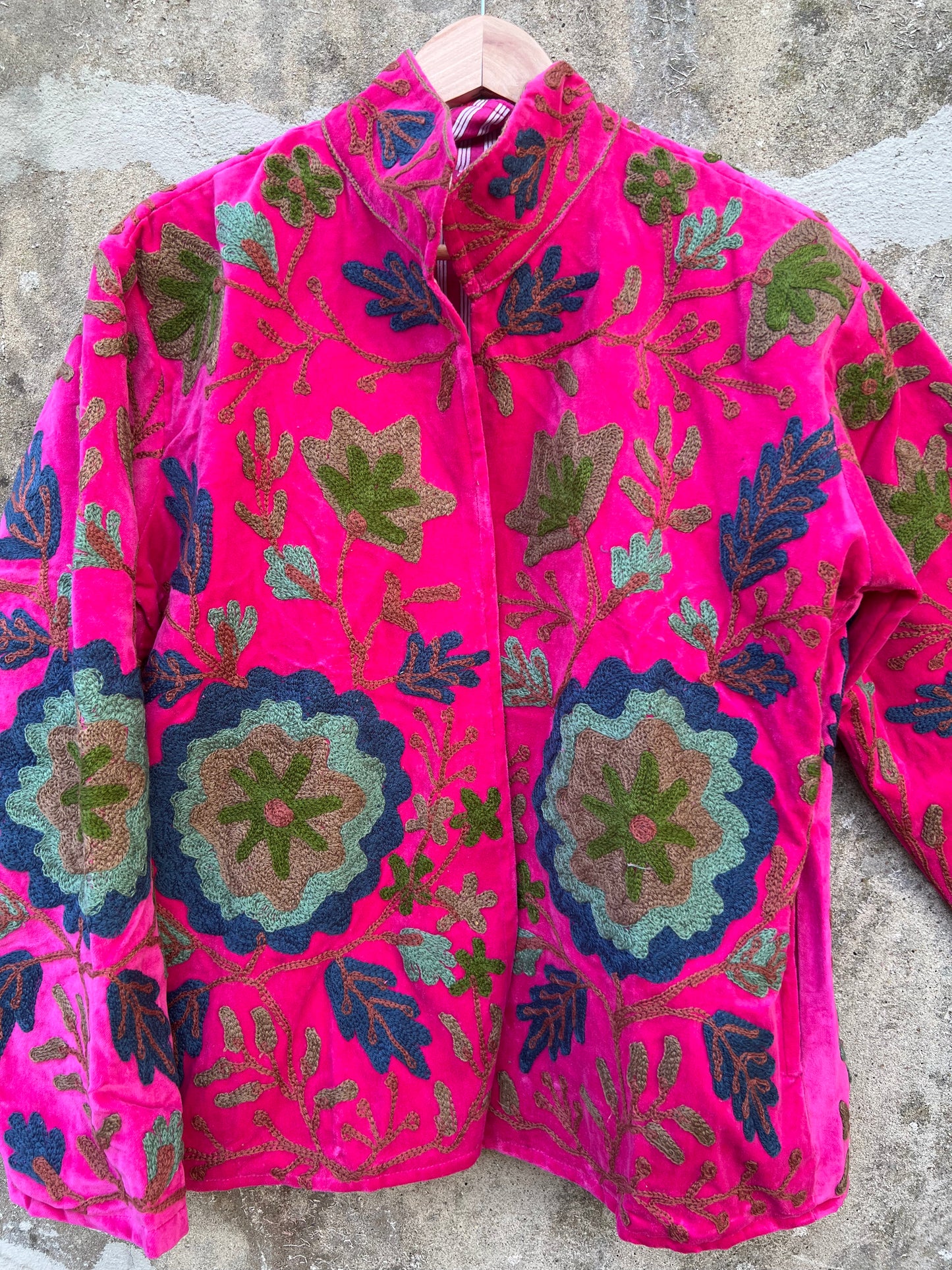 Veste Suzani en velours brodée / Manteau artisanal à fleurs avec poche / Taille unique