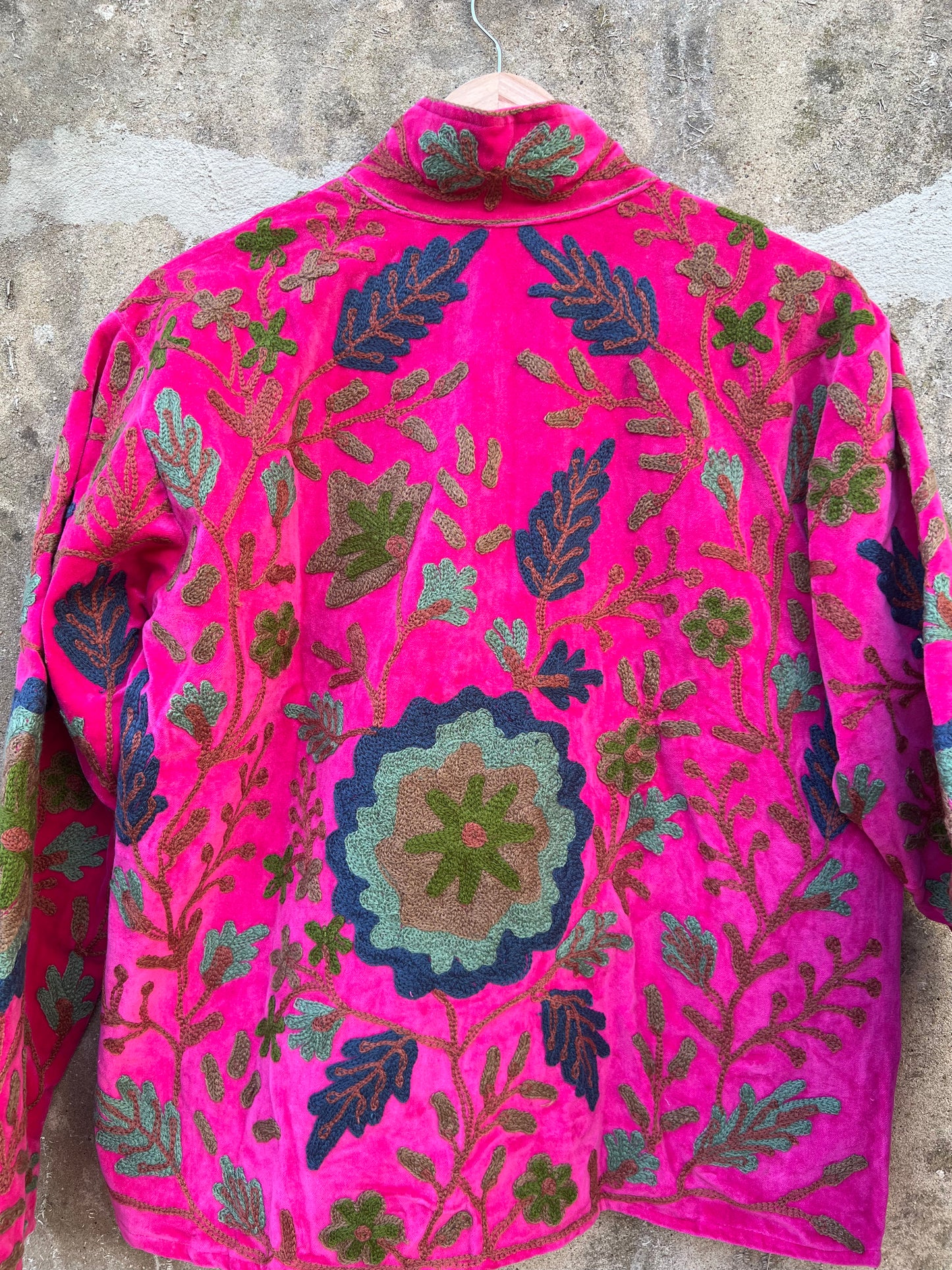 Veste Suzani en velours brodée / Manteau artisanal à fleurs avec poche / Taille unique
